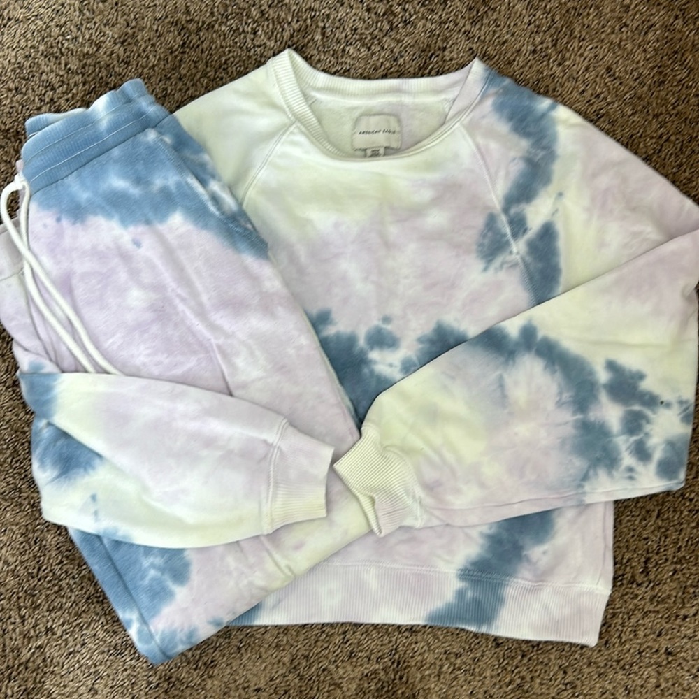 American Eagle matching sweatsuit.